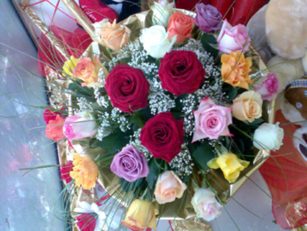 ЕЛВИС ПРЕСЛИ-ЦЯЛАТА СТРАНА-организира професионални  онлаин индивидуални и групови курсове за аранжиране на цветя и подаръци- европейска диплома