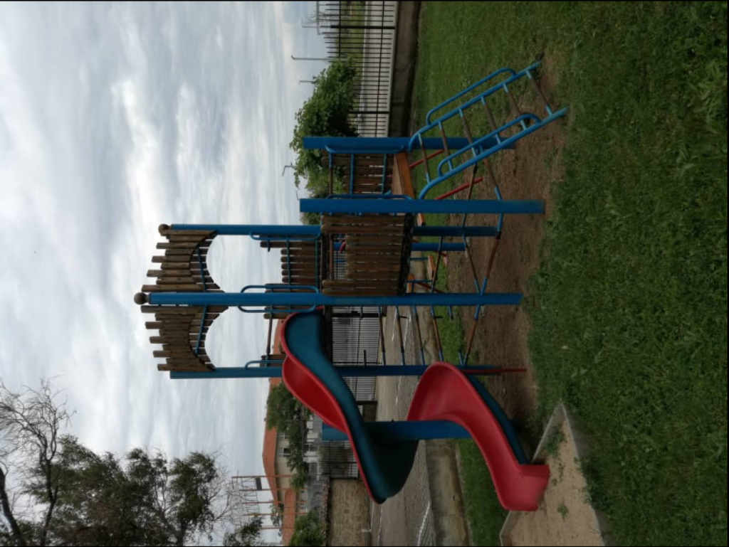 Продава на търг пързалки и люлки&#x27;