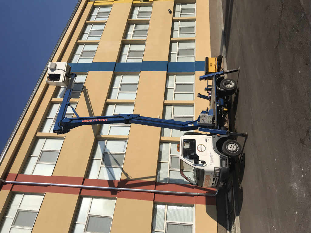 Автовишка под наем!Рязане на опасни дървета