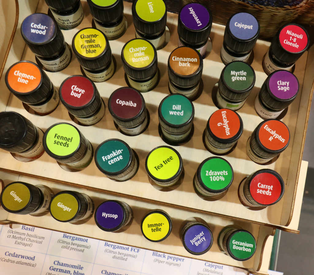 Био етерични масла за масаж и добра атмосфера