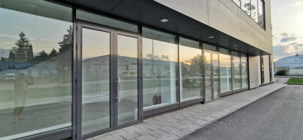 стъклени парапети