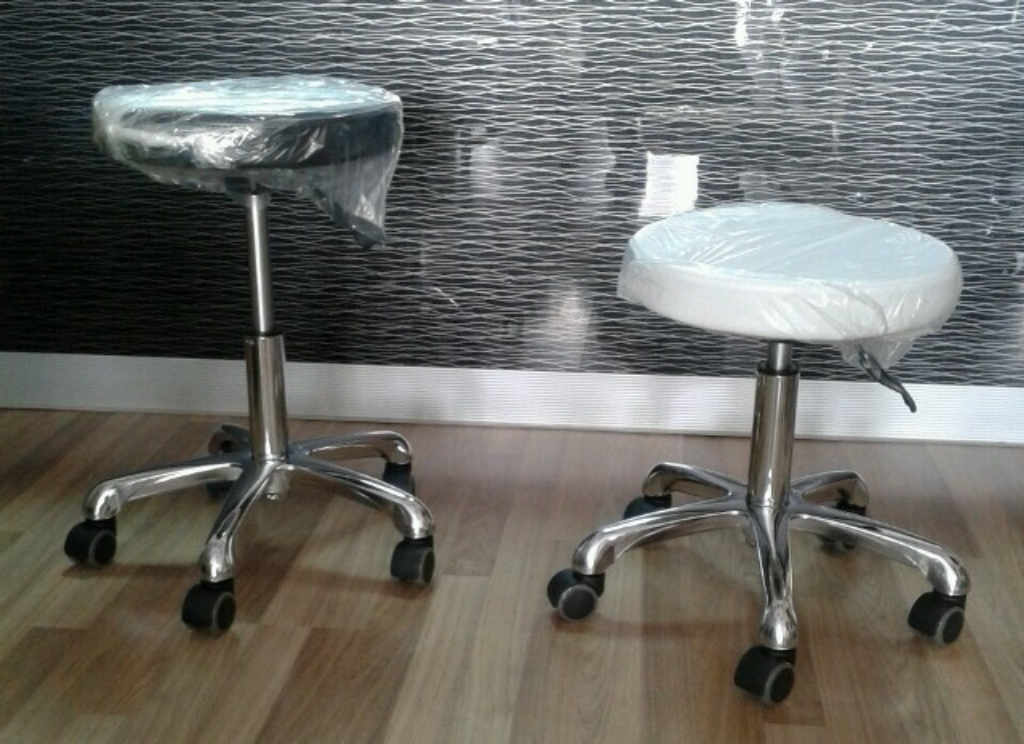 работна табуретка за козметик - 110лв
